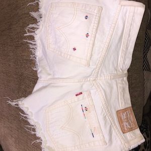Levi’s short shorts